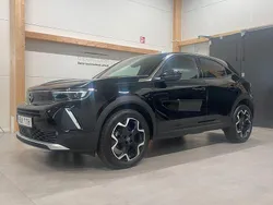 Svart Begagnad 2023 Opel Mokka Ultimate SUV | 229 900 kr (Marknadspris)