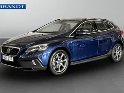 Blå Begagnad 2015 Volvo V40 CC Business Edition Kombi | 179 900 kr