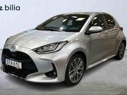 Silver Begagnad 2025 Toyota Yaris Hybrid Halvkombi | 299 900 kr