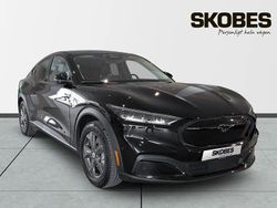 Svart Begagnad 2021 Ford Mustang Mach-E SUV | 358 900 kr (Marknadspris)