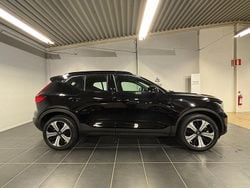 Svart Begagnad 2022 Volvo XC40 Core SUV | 324 500 kr