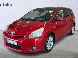 Mörkröd Begagnad 2009 Toyota Verso Premium Minibuss | 119 900 kr