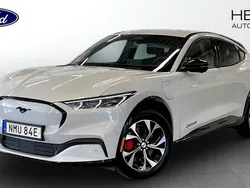 Vit (white) Begagnad 2021 Ford Mustang Mach-E SUV | 349 900 kr (Superpris)