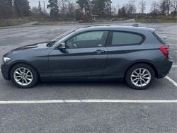 Grå Begagnad 2014 BMW 118 Halvkombi | 104 000 kr (Superpris)