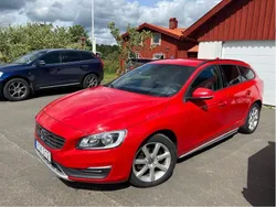 Röd Begagnad 2018 Volvo V60 Kinetic Kombi | 178 000 kr (Marknadspris)