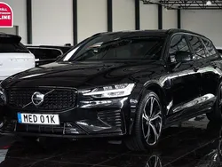 Svart Begagnad 2022 Volvo V60 R-Design Kombi | 369 500 kr (Marknadspris)