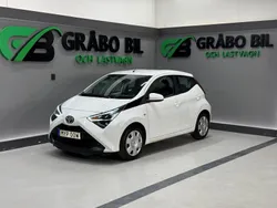 Vit Begagnad 2021 Toyota Aygo Halvkombi | 119 900 kr (Marknadspris)