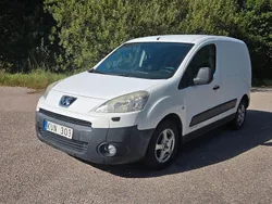 Vit Begagnad 2010 Peugeot Partner Minibuss | 22 900 kr (Marknadspris)