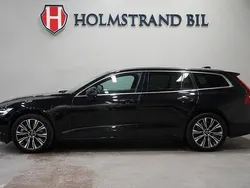 Svart Begagnad 2023 Volvo V60 Core Kombi | 424 900 kr (Marknadspris)