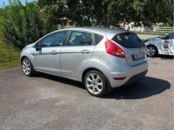 Grå Begagnad 2011 Ford Fiesta Titanium Halvkombi | 38 000 kr (Bra pris)