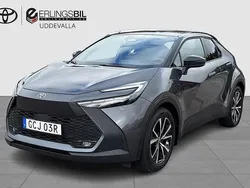 Mörkgrå Begagnad 2023 Toyota C-HR Style SUV | 389 000 kr (Marknadspris)