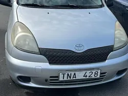 Silver Begagnad 2002 Toyota Yaris Verso Minibuss | 24 000 kr