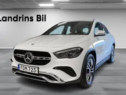 Vit Begagnad 2023 Mercedes GLA200 SUV | 379 000 kr