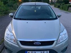 Grå Begagnad 2010 Ford Focus Trend Kombi | 29 000 kr (Marknadspris)