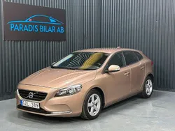 Brun Begagnad 2013 Volvo V40 Kinetic Kombi | 69 900 kr (Marknadspris)