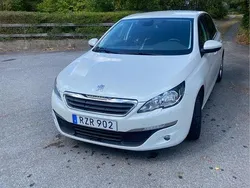 Vit Begagnad 2014 Peugeot 308 Active Halvkombi | 69 500 kr (Marknadspris)