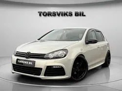 Ljusbrun Begagnad 2010 VW Golf VI R Halvkombi | 124 899 kr (Dyr)