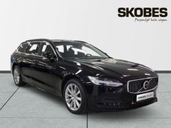 Svart Begagnad 2022 Volvo V90 Momentum Kombi | 364 400 kr (Marknadspris)