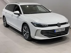 Vit (oryx white pearl) Begagnad 2024 VW Passat Business Kombi | 479 900 kr (Lite dyr)