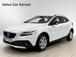 Vit Begagnad 2018 Volvo V40 CC Kombi | 204 900 kr (Marknadspris)