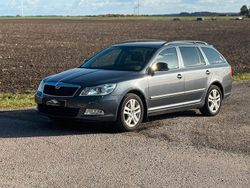 Mörkgrå Begagnad 2012 Skoda Octavia Elegance Kombi | 52 500 kr (Marknadspris)