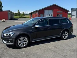 Grå Begagnad 2018 VW Passat Alltrack Kombi | 179 000 kr (Marknadspris)