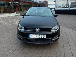 Svart Begagnad 2017 VW Polo Halvkombi | 89 000 kr (Marknadspris)
