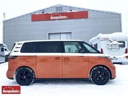 Flerfärgad Begagnad 2023 VW ID. Buzz Pro Van | 679 000 kr
