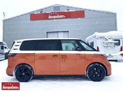 Flerfärgad Begagnad 2023 VW ID. Buzz Pro Van | 679 000 kr
