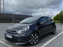 Grå Begagnad 2016 Kia Rio Halvkombi | 82 900 kr (Marknadspris)