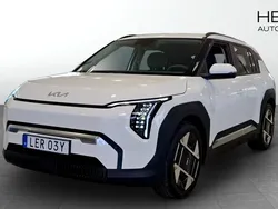 Vit (white) Ny 2025 Kia EV3 Plus SUV | 498 895 kr (Marknadspris)