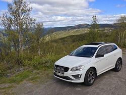 Vit Begagnad 2014 Volvo XC60 R-Design SUV | 139 000 kr (Marknadspris)