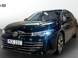 Svart (grenadilla black metallic) Begagnad 2024 VW Passat Business Kombi | 359 900 kr (Marknadspris)