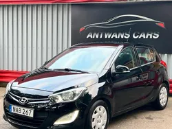 Svart Begagnad 2013 Hyundai i20 Premium Halvkombi | 39 900 kr (Marknadspris)