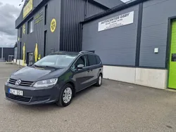 Ljusgrå (grå) Begagnad 2013 VW Sharan Minibuss | 109 900 kr (Bra pris)