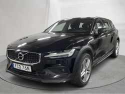 Svart Begagnad 2021 Volvo V60 CC Kombi | 289 000 kr (Marknadspris)