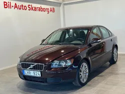 Mörkröd (röd) Begagnad 2006 Volvo S40 Kinetic Sedan | 69 000 kr (Dyr)