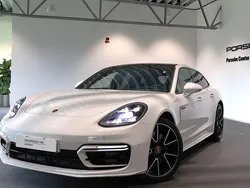 Vit Begagnad 2023 Porsche Panamera 4 Platinum Edition Sedan | 1 025 000 kr (Marknadspris)