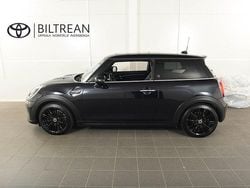 Svart Begagnad 2022 Mini Cooper SE Halvkombi | 208 900 kr (Marknadspris)