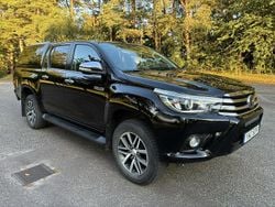 Svart Begagnad 2017 Toyota HiLux Pickup | 329 000 kr (Marknadspris)
