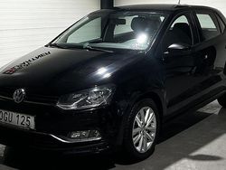 Svart Begagnad 2016 VW Polo Halvkombi | 99 900 kr (Marknadspris)
