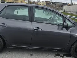 Grå Begagnad 2008 Toyota Auris Halvkombi | 60 000 kr (Marknadspris)