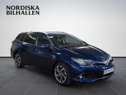 Mörkblå Begagnad 2016 Toyota Auris Touring Sports Comfort Kombi | 179 000 kr (Marknadspris)