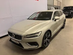 Vit Begagnad 2019 Volvo V60 Inscription Kombi | 289 800 kr (Marknadspris)