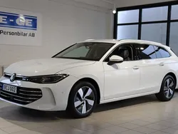 Vit Ny 2024 VW Passat Business Kombi | 424 900 kr (Superpris)