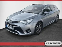 Ljusgrå Begagnad 2015 Toyota Avensis Kombi | 119 900 kr (Marknadspris)