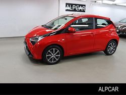 Röd Begagnad 2020 Toyota Aygo X-play Halvkombi | 139 000 kr (Marknadspris)