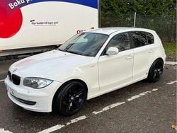 Vit Begagnad 2011 BMW 118 Comfort Edition Halvkombi | 79 900 kr (Bra pris)