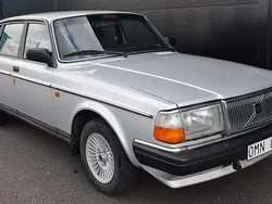Ljusgrå Begagnad 1990 Volvo 244 Sedan | 105 000 kr