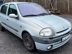 Begagnad 2001 Renault Clio II Halvkombi | 24 000 kr (Marknadspris)